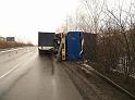 LKW Anhaenger umgekippt Koeln Niehl Geestemuenderstr Industriestr P02